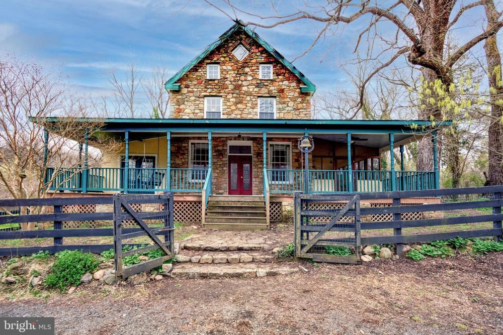 Currently Displayed Property Photo